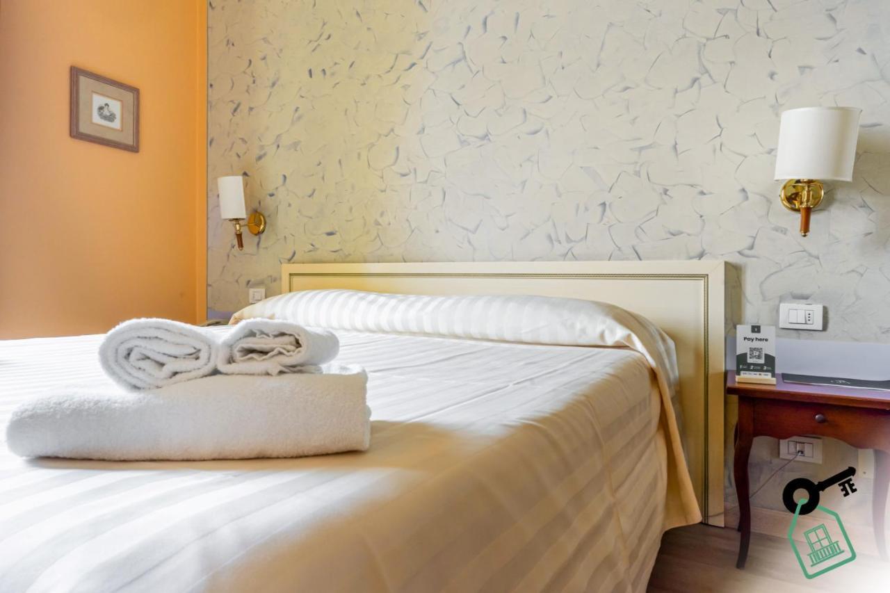 Hotel Rooms Lago Maggiore Verbania Eksteriør bilde